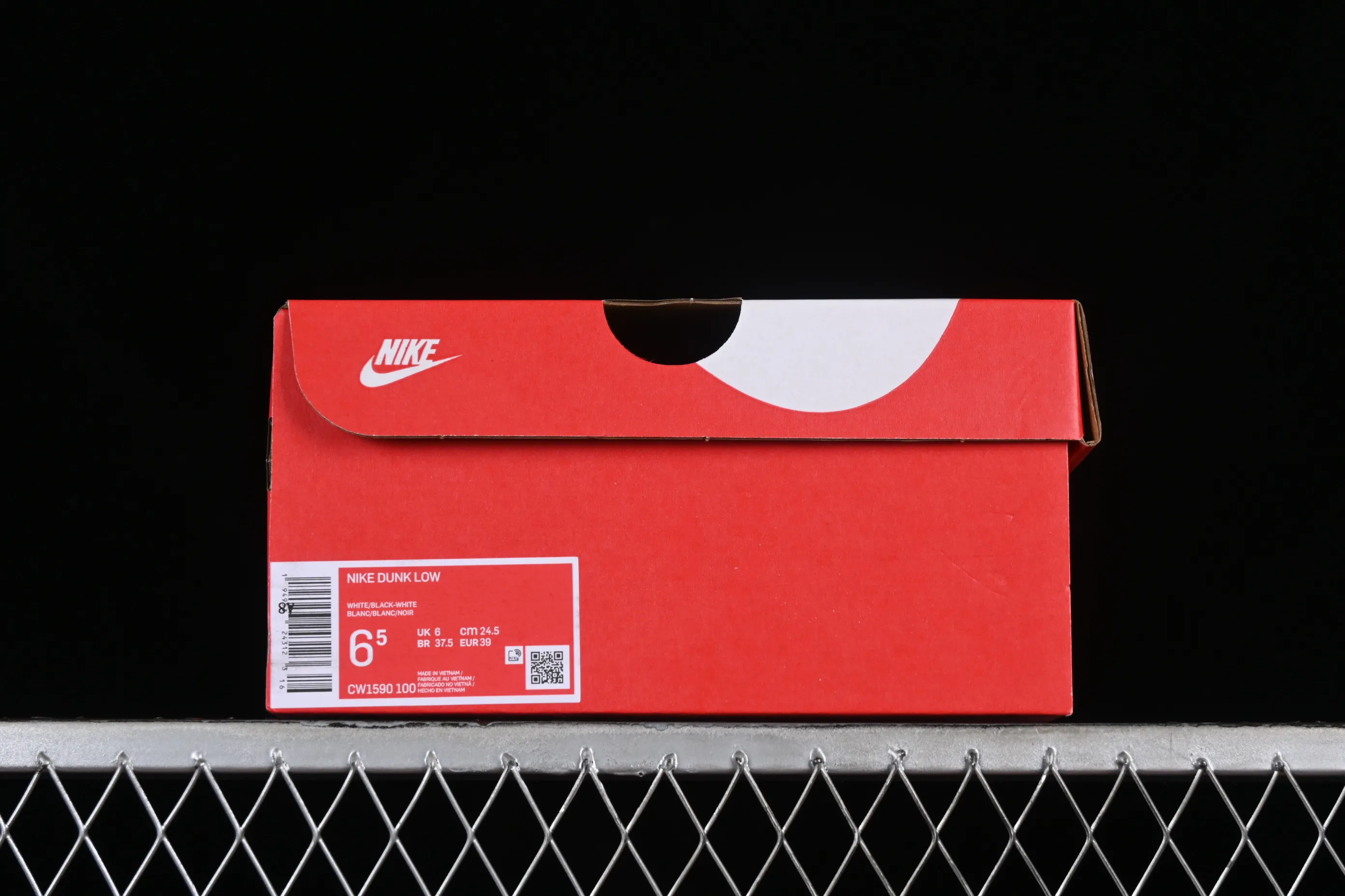 All categories Nk SB Dunk series Nk SB Dunk Low Low-top sneakers Nk Dunk Low Letter Panda Black and gray high street deconstruction SB strap low-top casual sneakers CW1590-100